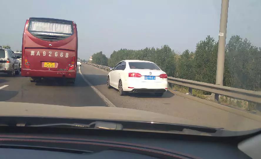 946元现金大奖得主现身！拍照记录这些瞬间，传播交通文明！（附失物招领、限号提示）