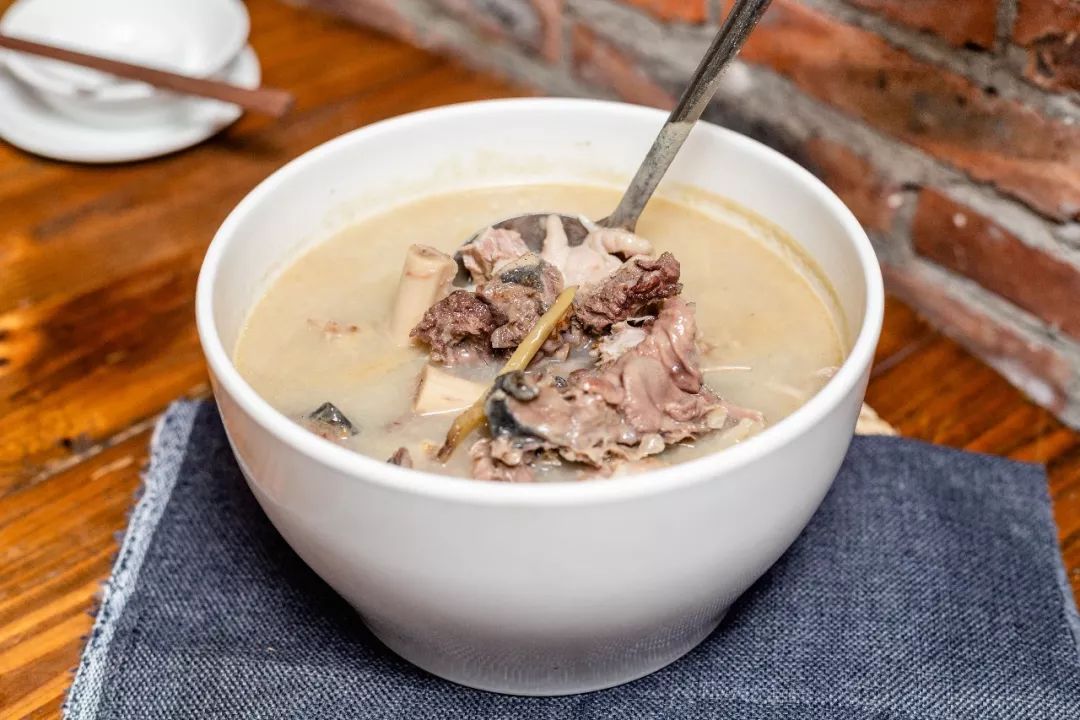 嚟度，可能系顺德桑拿种类最多嘅地方！鸵鸟都唔放过！真够呛