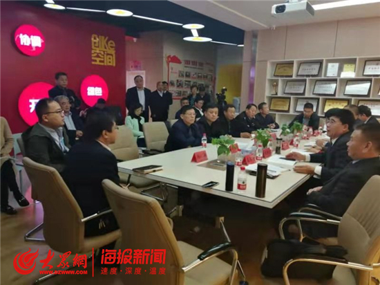 全国人大组织中央主要新闻媒体走进周村