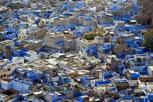 星球 · Lavigne | 蓝色之城三部曲：蓝的忧伤，城堡与亡灵