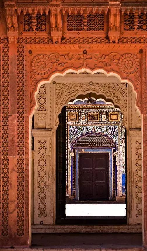 星球 · Lavigne | 蓝色之城三部曲：蓝的忧伤，城堡与亡灵