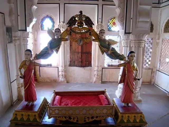 星球 · Lavigne | 蓝色之城三部曲：蓝的忧伤，城堡与亡灵