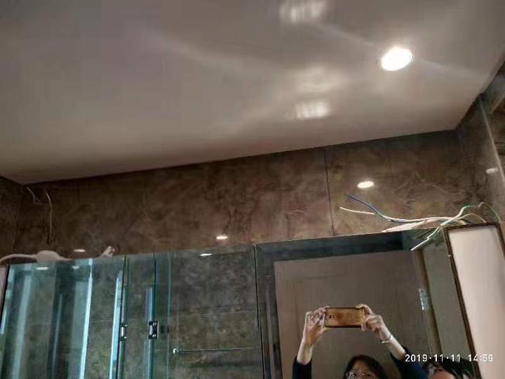 禹洲顶层漏水,漏水秒变水帘洞