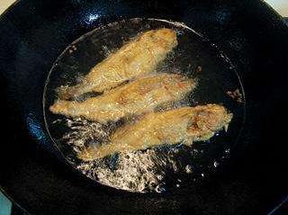 大厨炸鱼酥脆的小技巧,大厨炸鱼怎么做酥脆好吃