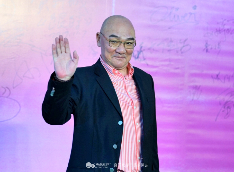 如果你和明星只有一米的距离，如何能求得合影