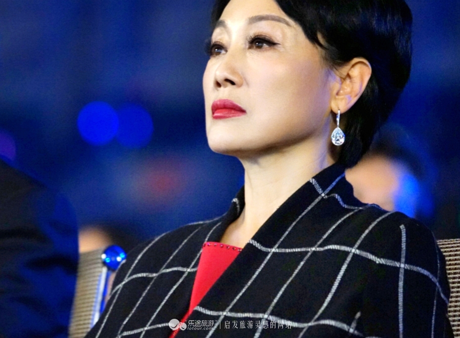 如果你和明星只有一米的距离，如何能求得合影