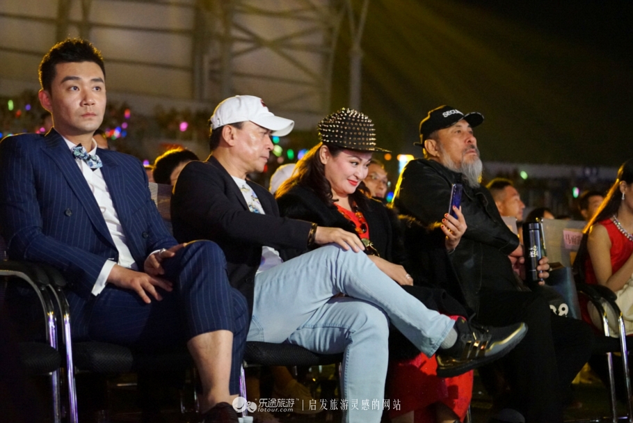 如果你和明星只有一米的距离，如何能求得合影