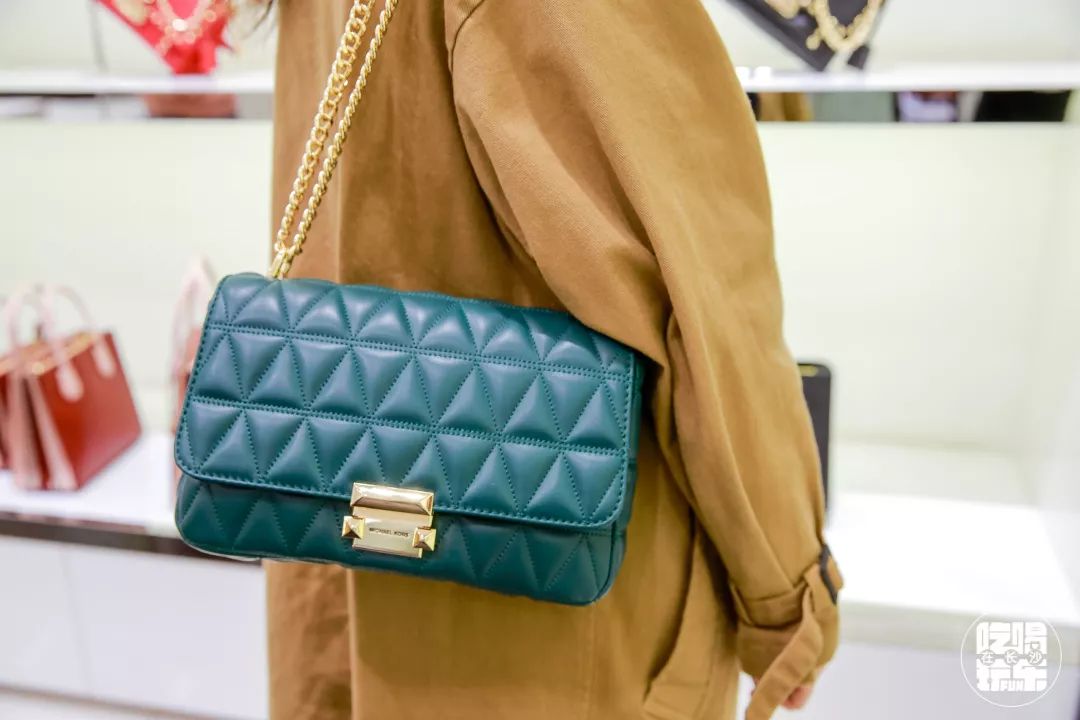 轻甜市集4.0强势来袭，菁纯气垫11元带回家，你能忍住不来？