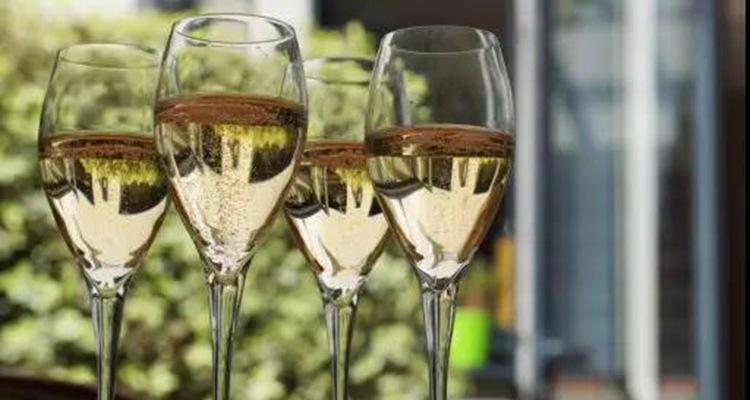 如何挑一款好喝的起泡酒,论酒点评