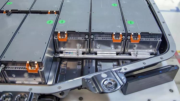 新型电动汽车冬季用柴油取暖,柴油车冬季燃油加热黑科技