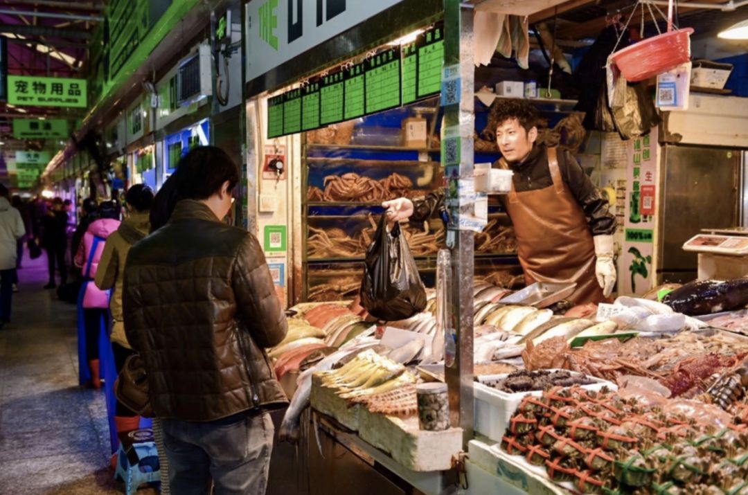 你家楼下的菜市场成了当代青年的马尔代夫