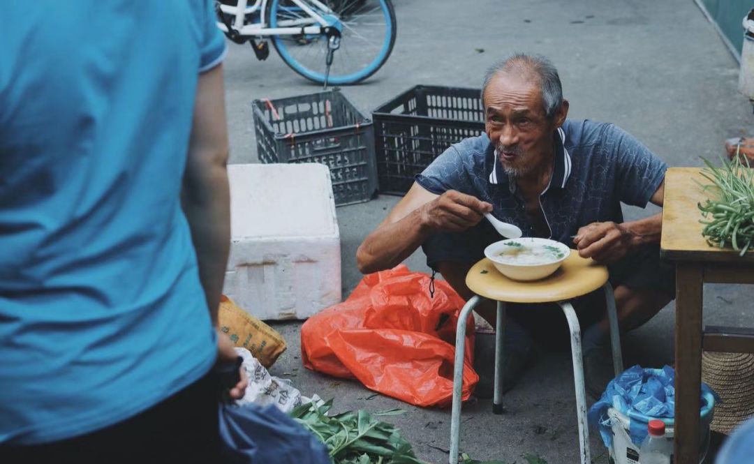 你家楼下的菜市场成了当代青年的马尔代夫