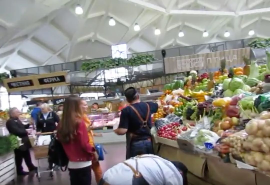 你家楼下的菜市场成了当代青年的马尔代夫