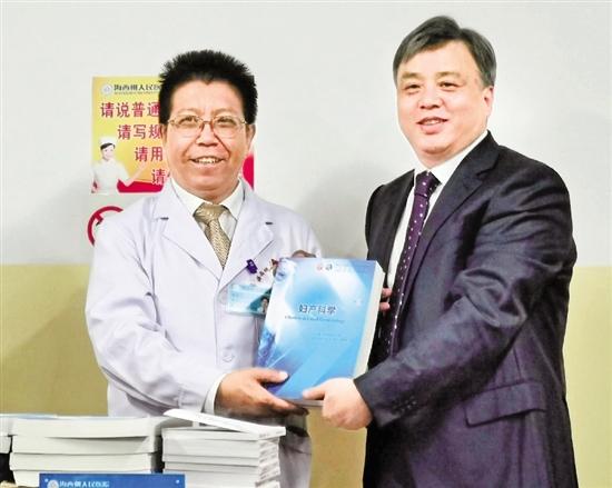 仁医人工呼吸救女人,仁心仁术救治早产儿