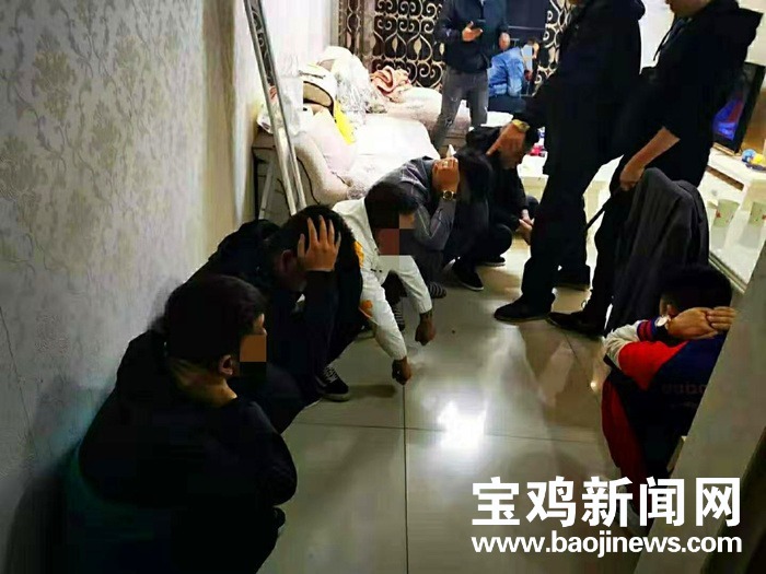 民警飞踹8脚,民警飞踹8脚破门而入