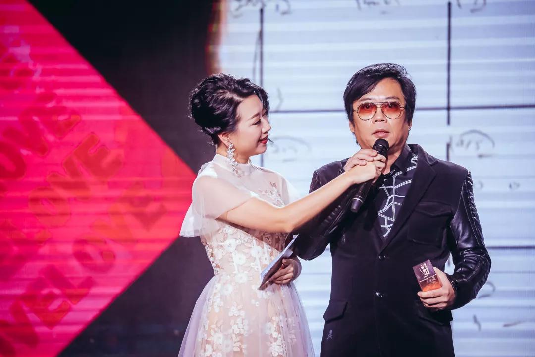 青春永远，金曲永恒：LoveRadio上海农商银行《最爱金曲榜》爱在东方美谷音乐盛典唱响经典，向爱致敬