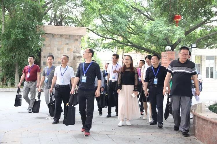 福州杨桥中学：*党**员先锋显风采引领教改见成效