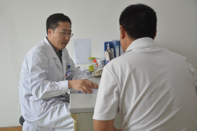 烟台毓璜顶医院王雄：男性无精？多种方式可圆求子梦