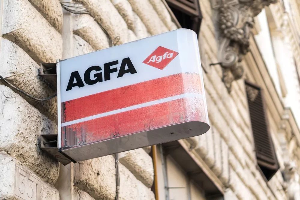 医药健闻周报|雅培CEO的白千里辞职；阿斯利康与欧姆龙达成长期的全球合作