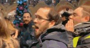 黄背心攻占老佛爷：一只手镯是最低工资5倍