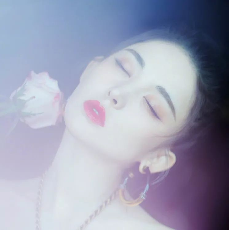 五官扁平怎么画出混血的感觉,菱形脸混血妆容教程