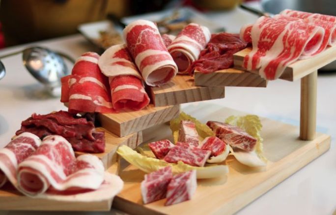 唉哟~~好凉快哟~~好大滴风哟~~~~呜呜喳喳的大风，吹的你们东倒西歪赶紧来点火锅续命