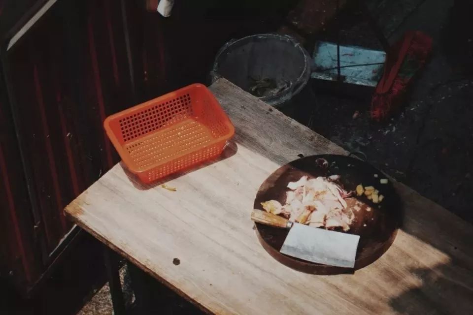 癌症患者挂尿袋和屎袋,患癌人身上带着尿袋