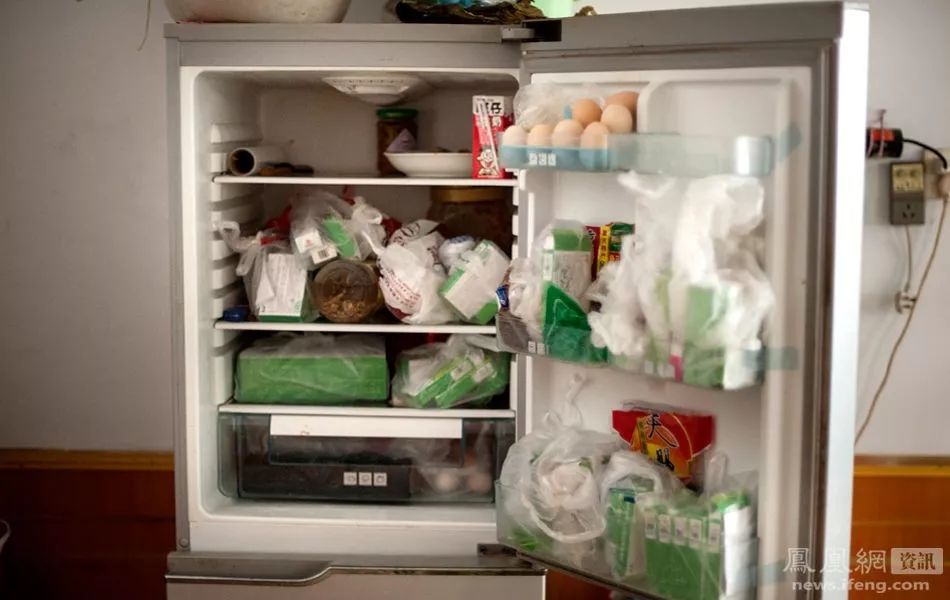 癌症患者挂尿袋和屎袋,患癌人身上带着尿袋