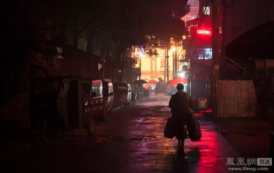 癌症患者挂尿袋和屎袋,患癌人身上带着尿袋