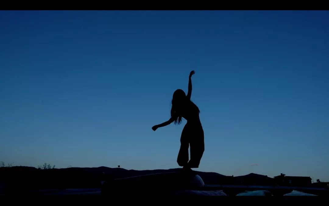 在“山洞”里过了两年乌托邦的生活，我渐渐明白了安定的意义