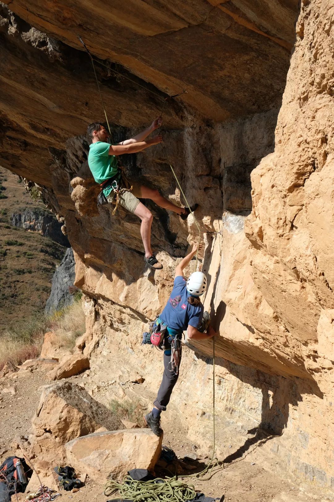 在“山洞”里过了两年乌托邦的生活，我渐渐明白了安定的意义