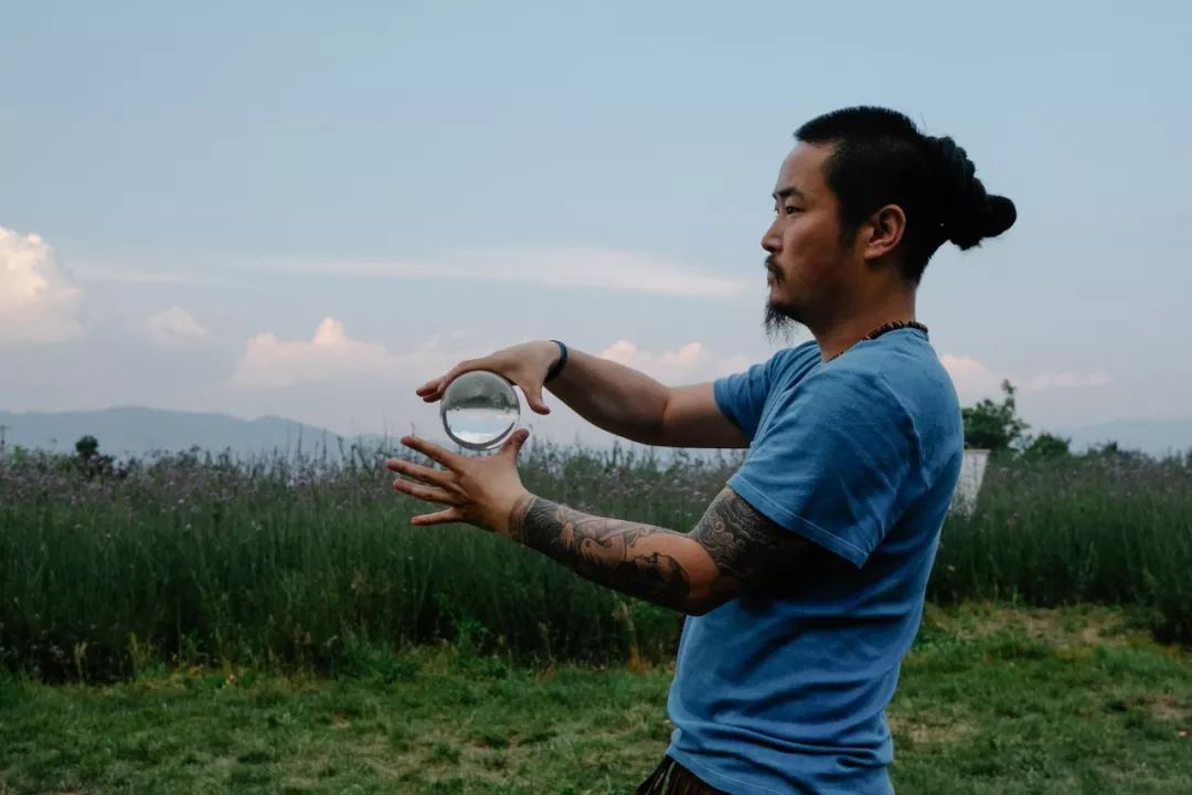 在“山洞”里过了两年乌托邦的生活，我渐渐明白了安定的意义