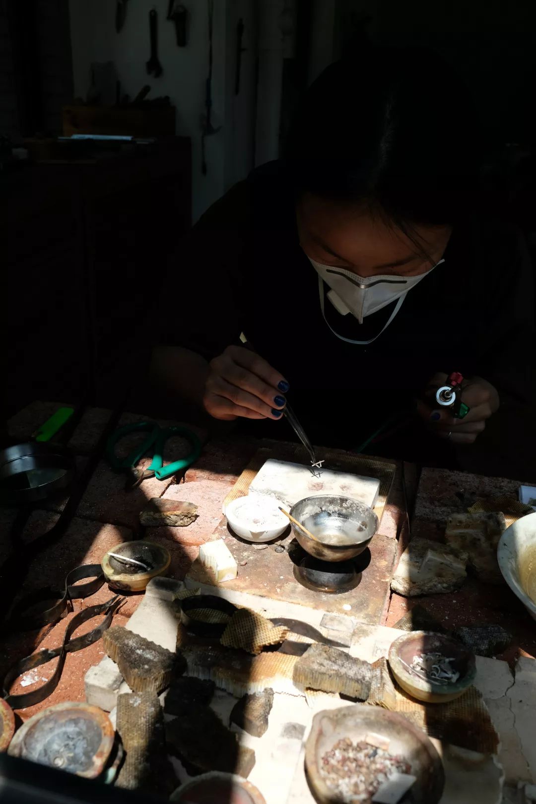 在“山洞”里过了两年乌托邦的生活，我渐渐明白了安定的意义