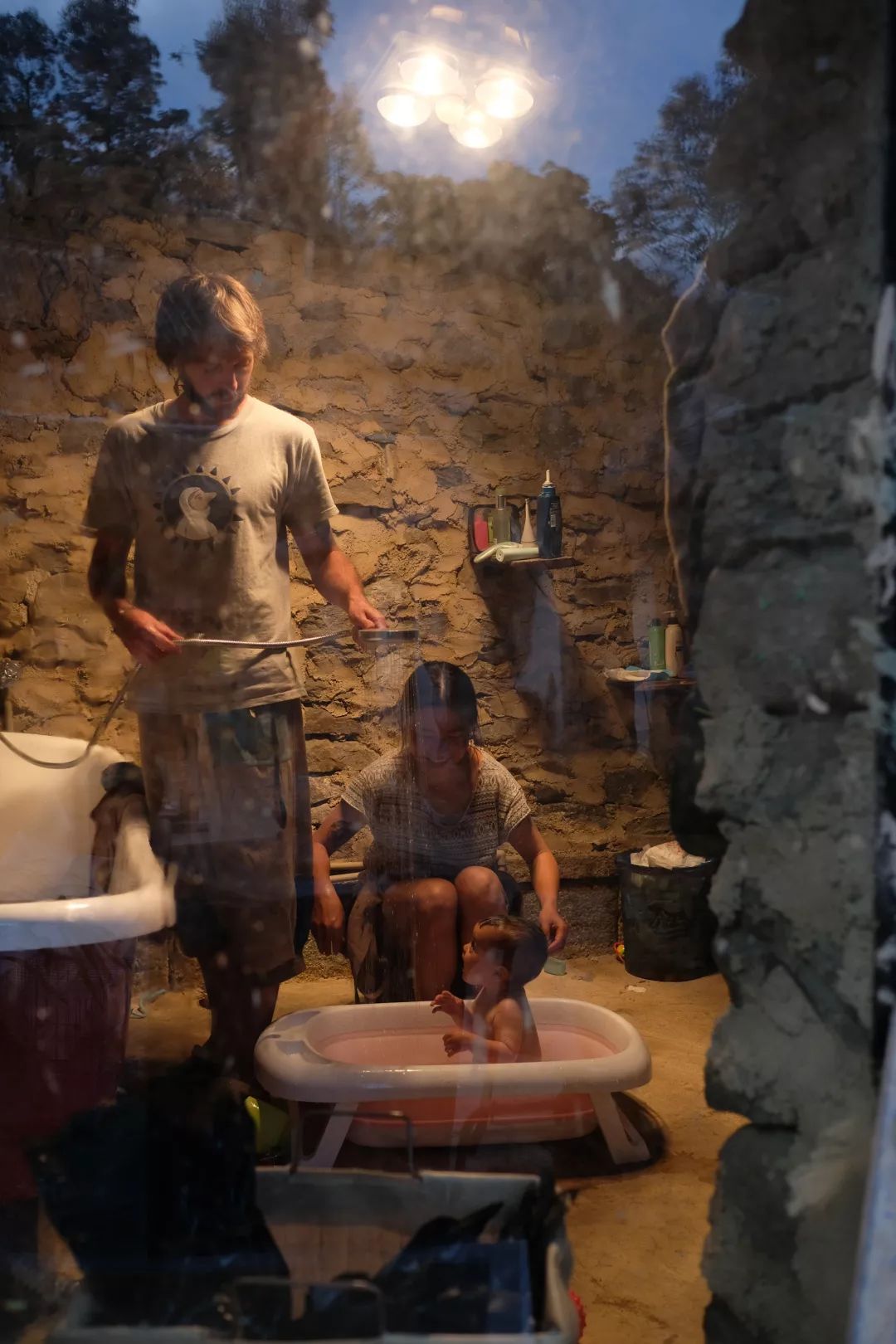 在“山洞”里过了两年乌托邦的生活，我渐渐明白了安定的意义