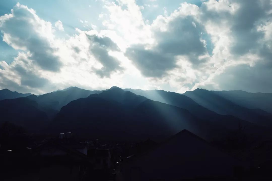 在“山洞”里过了两年乌托邦的生活，我渐渐明白了安定的意义