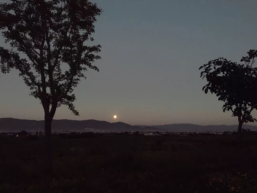在“山洞”里过了两年乌托邦的生活，我渐渐明白了安定的意义