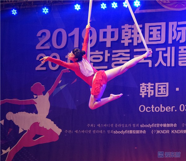 瑜伽老师聂营:国际空中舞蹈大赛上一举夺冠