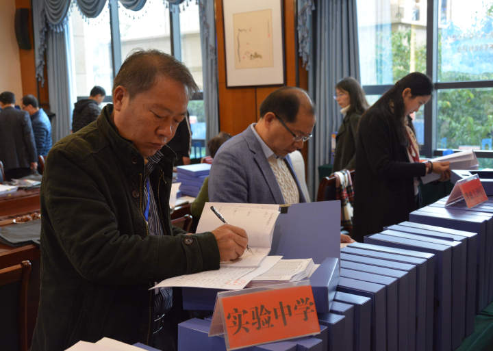 省市语委评估组到陆良县对国家三类城市语言文字规范化建设暨县域普通话基本普及达标进行评估验收