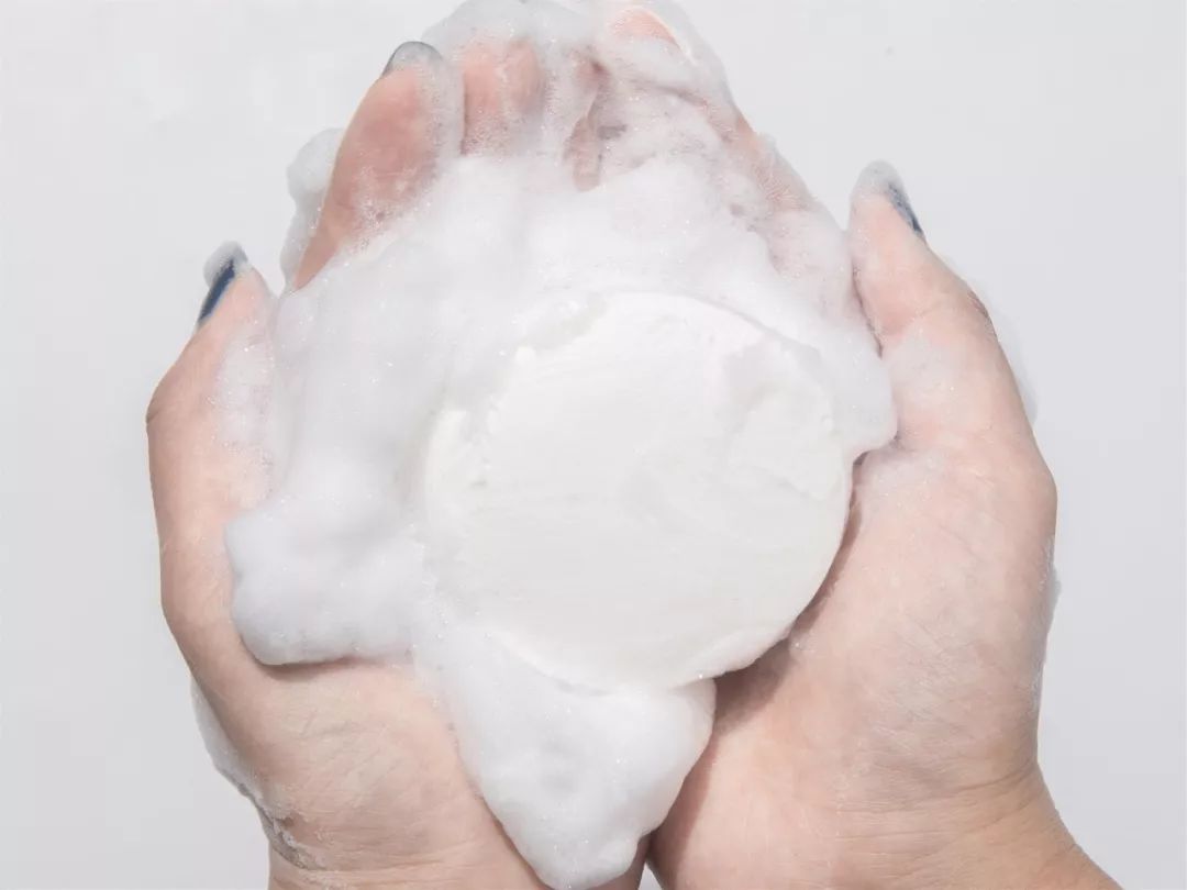 堪比“吸尘器”的洁面皂,洗净黑头去油脂,肌肤细腻滑溜溜