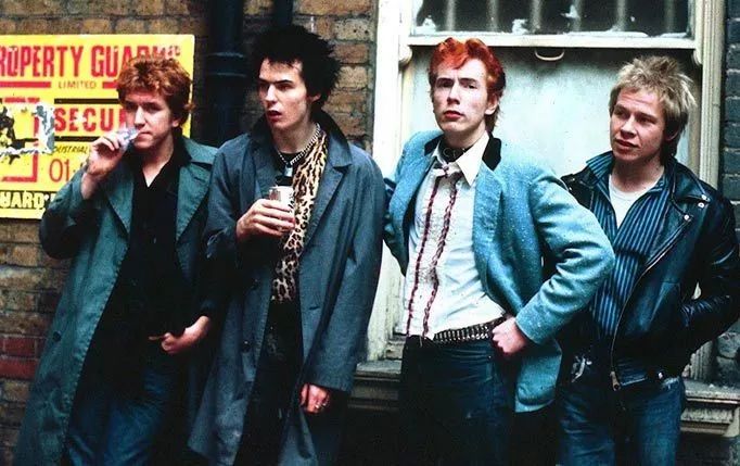 burberry风衣英国王子,burberry经典风衣黑色男士