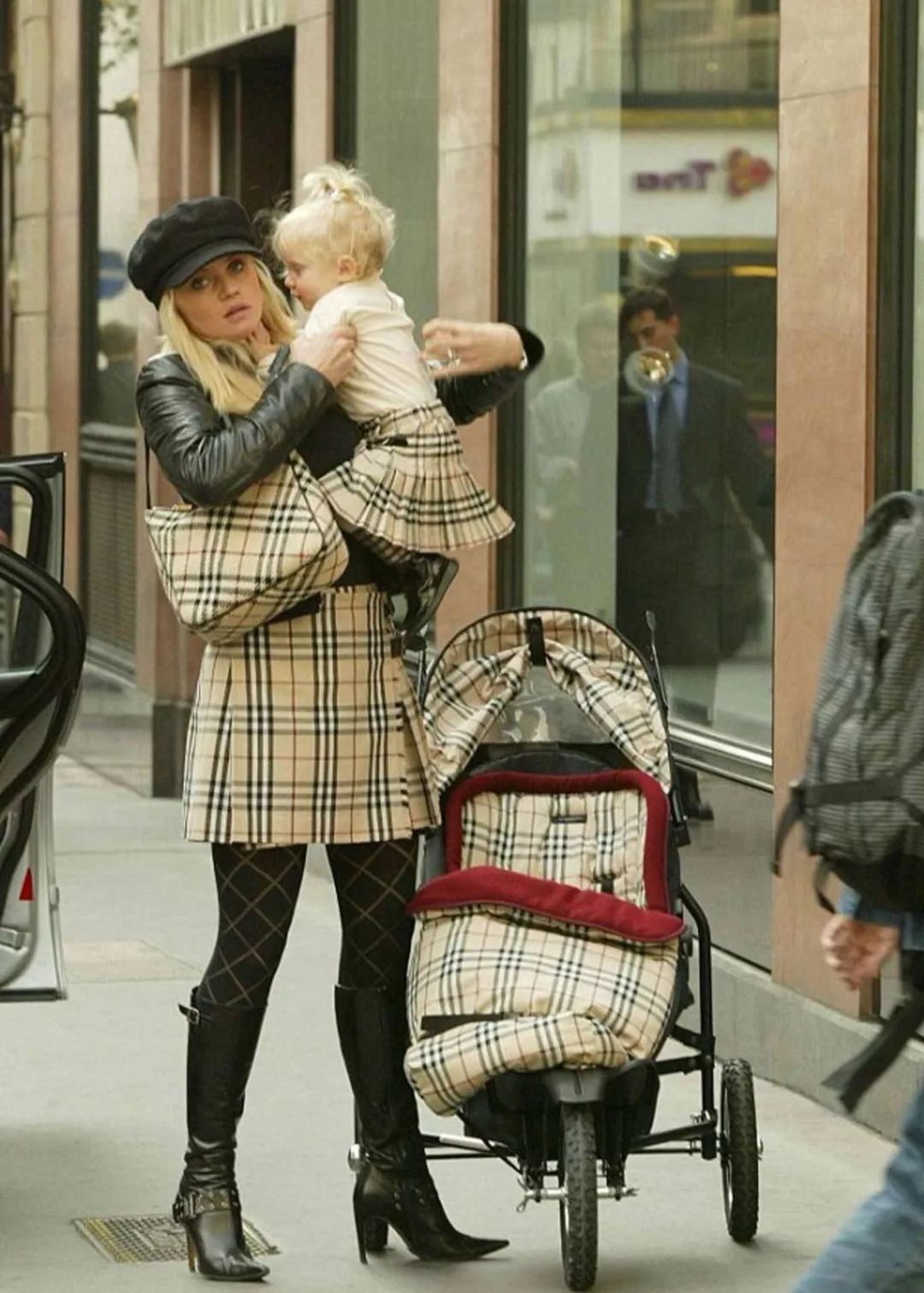 burberry风衣英国王子,burberry经典风衣黑色男士