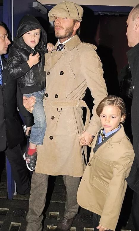 burberry风衣英国王子,burberry经典风衣黑色男士