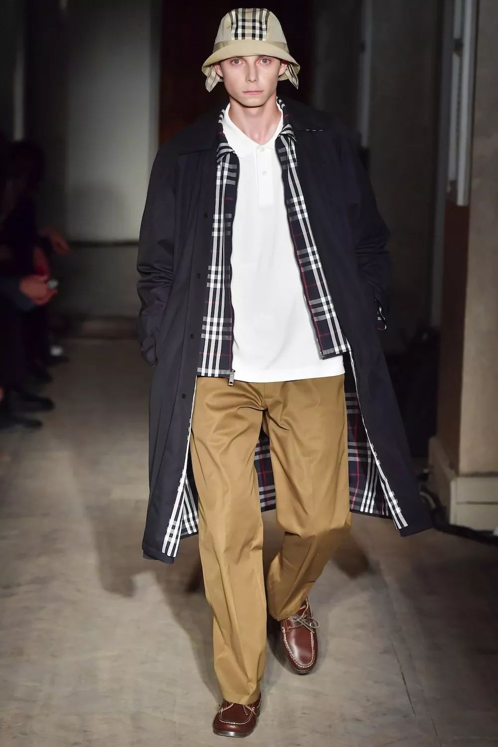 burberry风衣英国王子,burberry经典风衣黑色男士