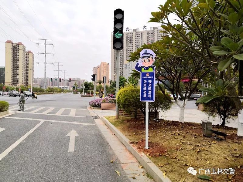 交警三狠抓扎实开展道路安全宣传,玉林高速交警三大队