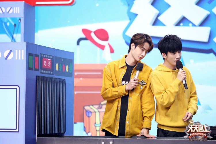 天天向上周笔畅最近一期,天天向上2018周笔畅对视