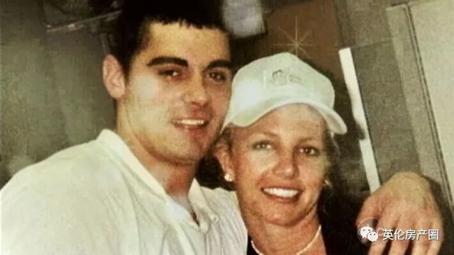 小甜甜布兰妮卖美国豪宅!赔的还不是一点半点