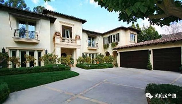 小甜甜布兰妮卖美国豪宅!赔的还不是一点半点