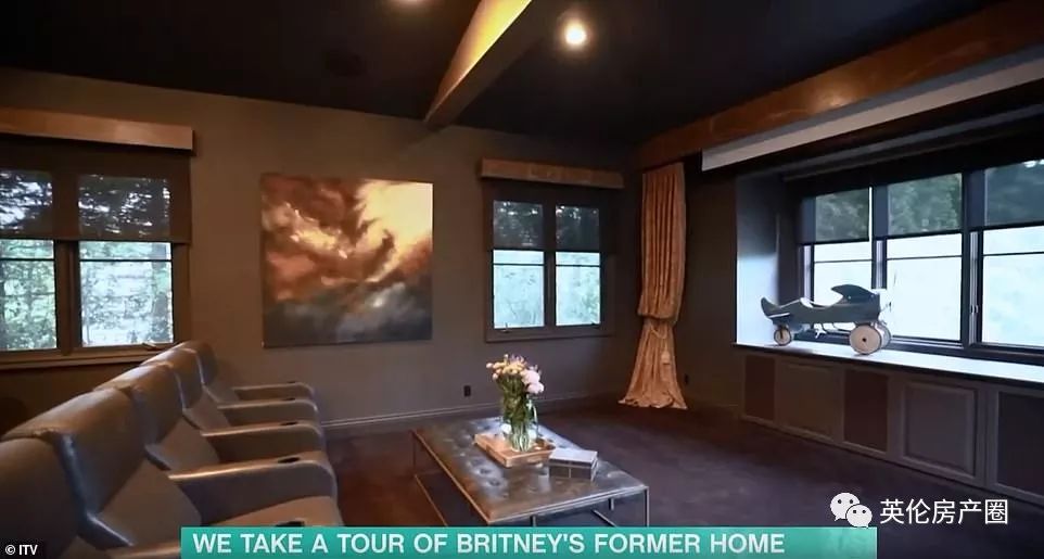 小甜甜布兰妮卖美国豪宅!赔的还不是一点半点