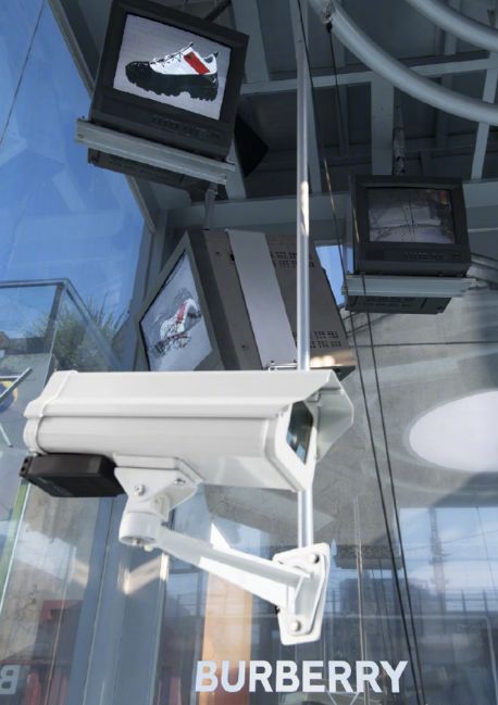 tb鍜宐urberry鑱斿悕,burberry鐨勬柊鏍囧織tb