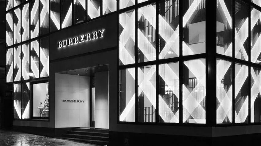 tb鍜宐urberry鑱斿悕,burberry鐨勬柊鏍囧織tb